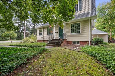 View of front facade featuring a front yard | Image 3