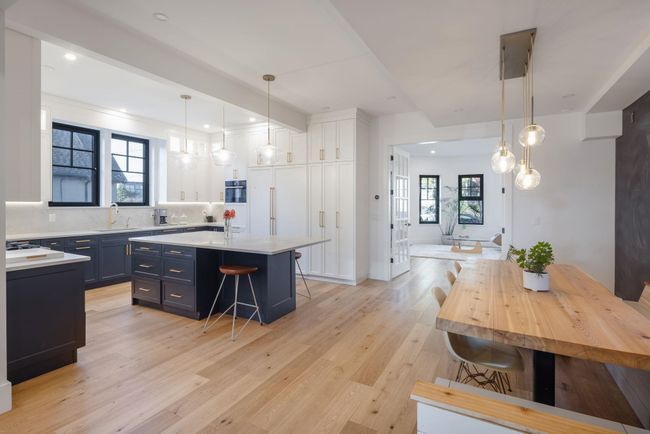 614 4th Ave, House other with 7 bedrooms, 4 bathrooms and 3 parking in New Westminster BC | Image 5
