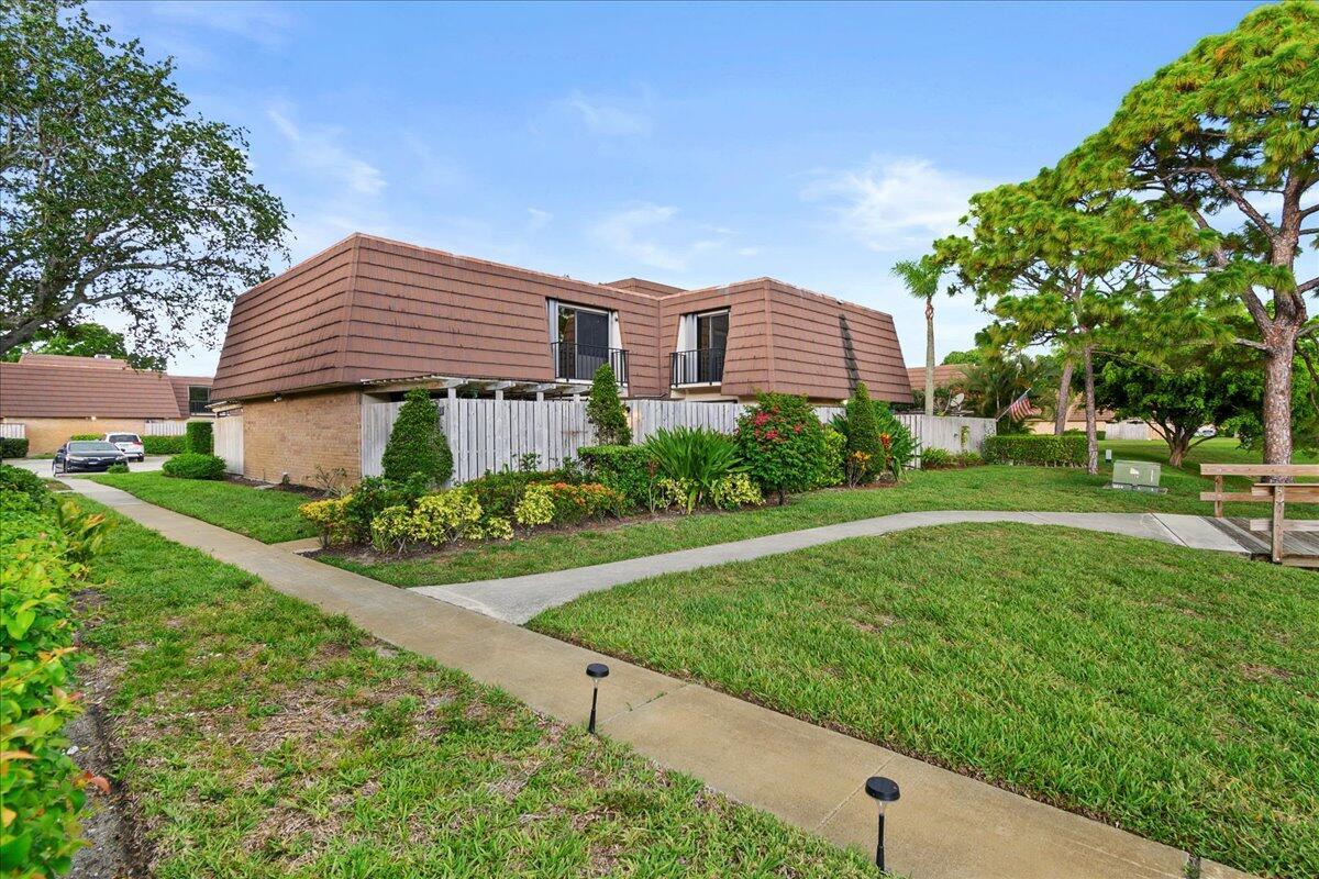 18th Ln, Palm Beach Gardens, FL 33418