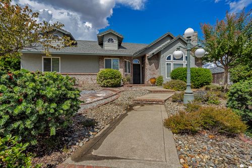 2680 Howard Dr, Redding, CA, 96001-3706 | Card Image