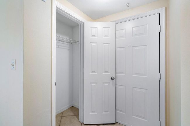 APT-208 - 6492 Emerald Dunes Dr, Condo with 3 bedrooms, 2 bathrooms and null parking in West Palm Beach FL | Image 23