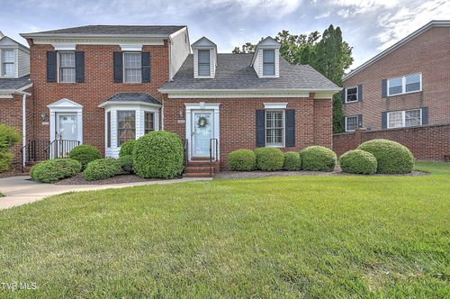 2000-2000 W Manor Ct, Kingsport, TN, 37660-6418 | Card Image