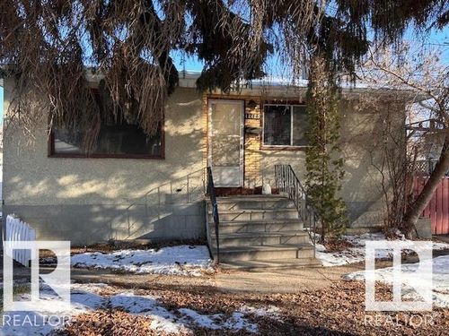 {{alt}} | Card Image