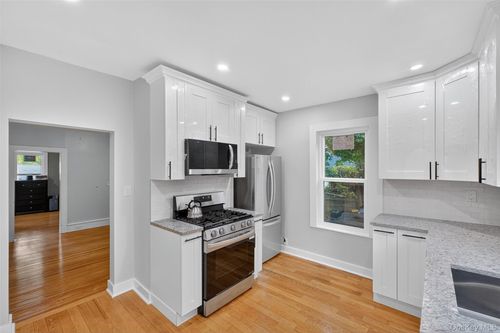 162 Spring Valley St, Beacon, NY, 12508-3340 | Card Image