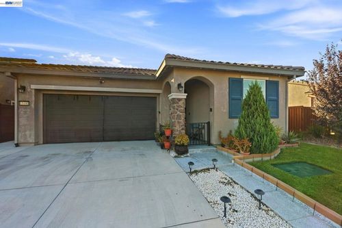 15195 Leland St, Lathrop, CA, 95330-8019 | Card Image