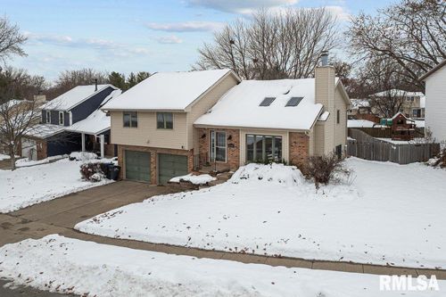 4545 Aspen Hills Cir, Bettendorf, IA, 52722-2135 | Card Image