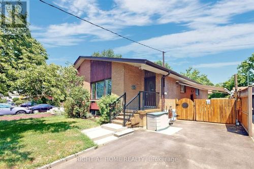 125 Fortrose Cres, North York, ON, M3A2H2 | Card Image