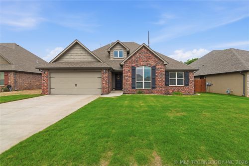 2425 Maple Ave, Broken Arrow, OK, 74012-6897 | Card Image