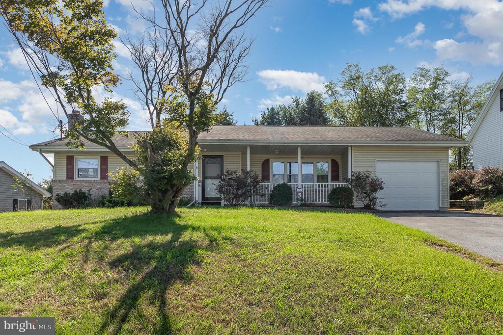 Somerset St, Hummelstown, PA 17036
