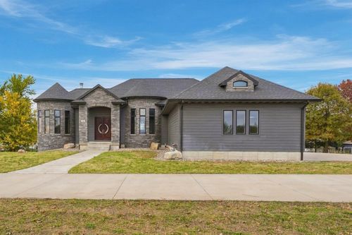1925 W Greenhill Road, Cedar Falls, IA, 50613 | Card Image