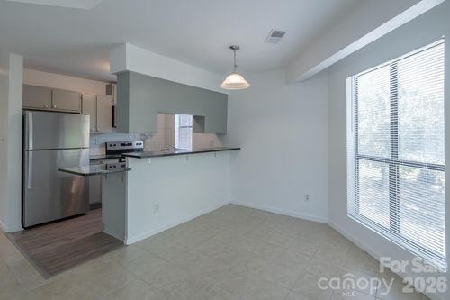 8216 Cedar Glen Dr, Charlotte, NC, 28212-0213 | Card Image