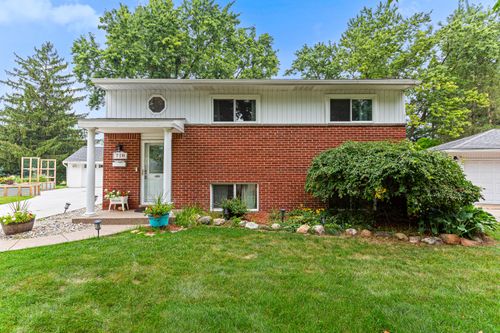 718 Panorama Dr, Milford, MI, 48381-1552 | Card Image