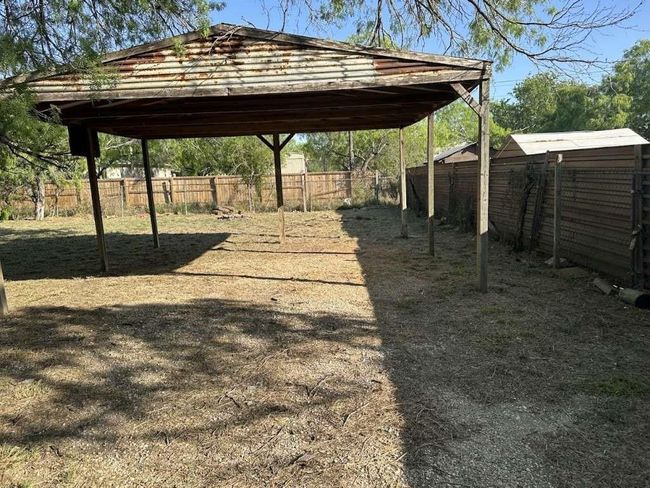 506 Beech St, House other with 2 bedrooms, 1 bathrooms and null parking in Jourdanton TX | Image 4