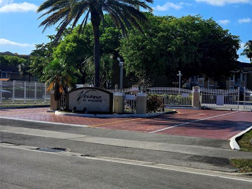 8100-8100 Sw 21st Ct, Miramar, FL, 33025-2261 | Card Image