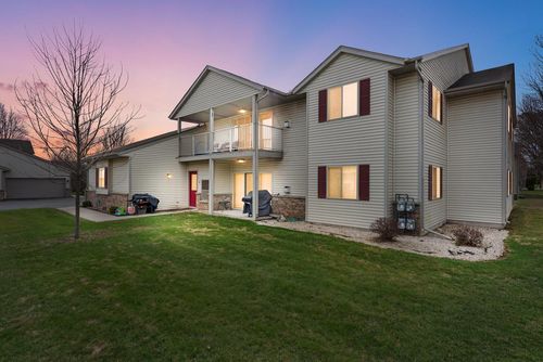 4-936 Roseland Dr, Kewaskum, WI, 53040-9033 | Card Image