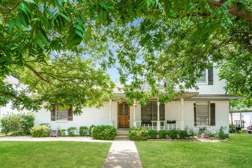 206 E 5th St, Ferris, TX, 75125-2224 | Card Image