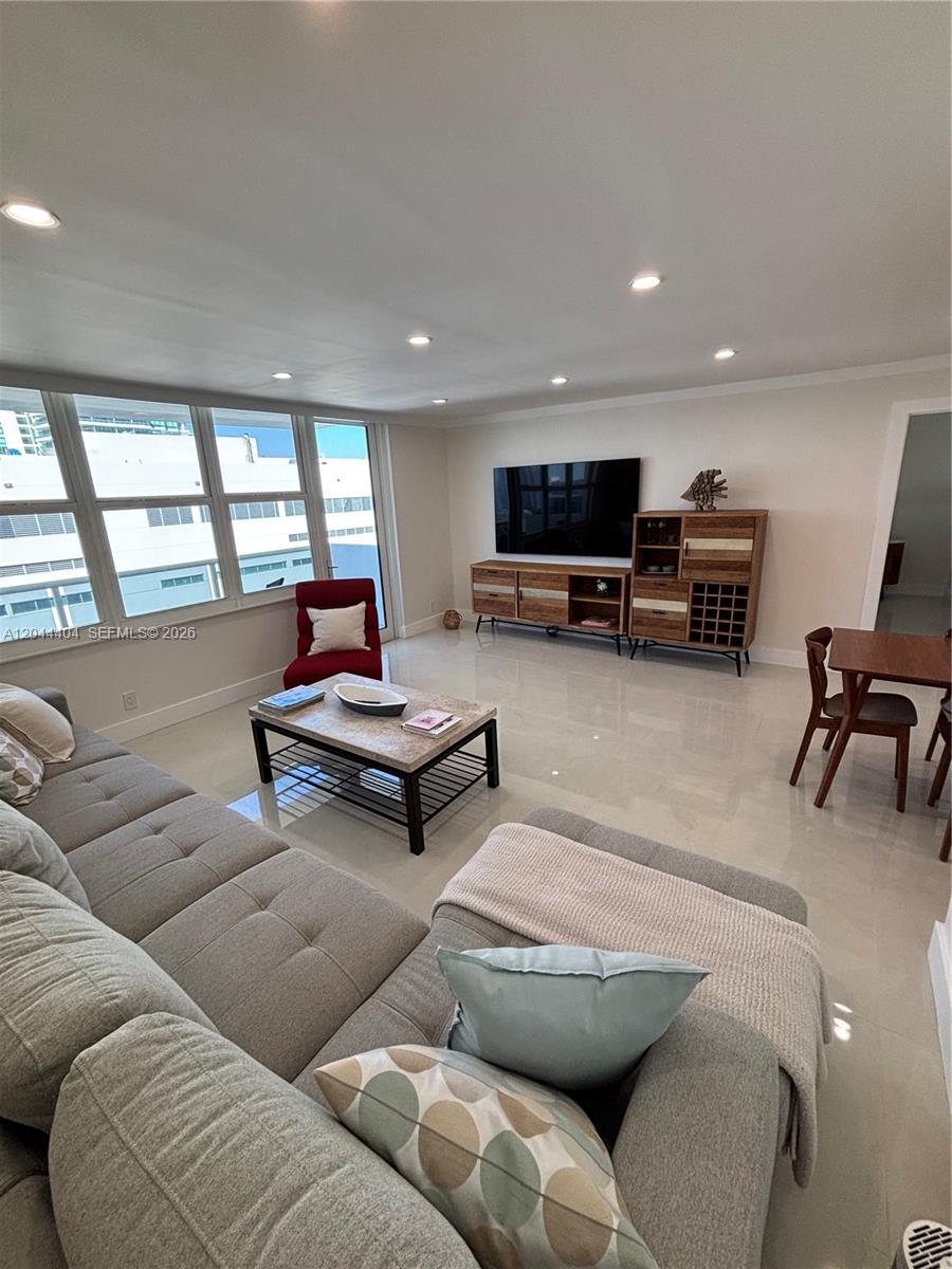 Residential Lease in Hollywood 3