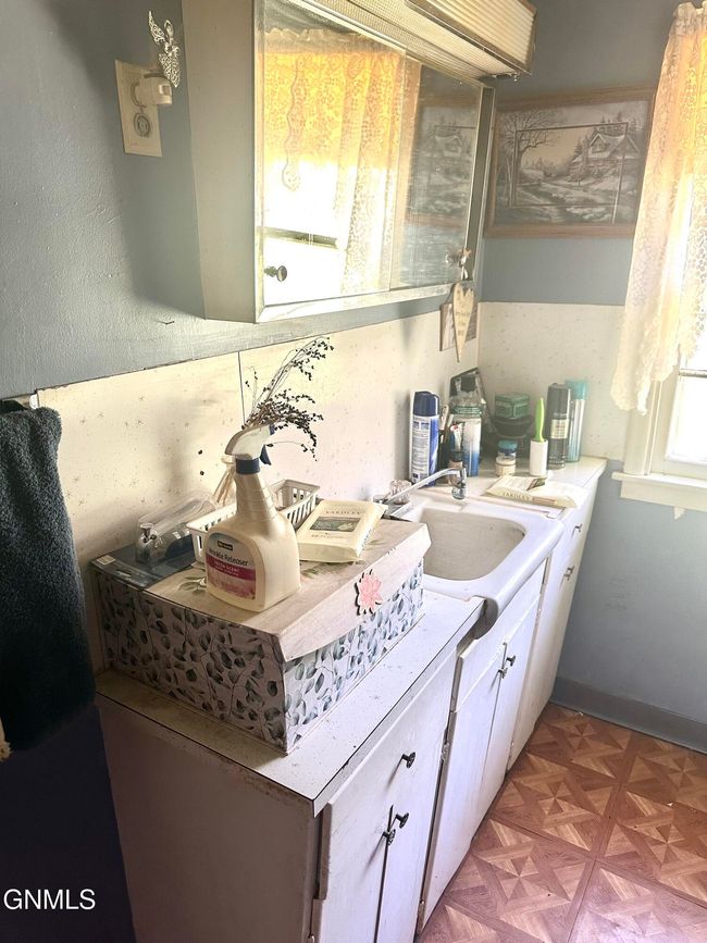 10185 99 Th St Se, House other with 5 bedrooms, 3 bathrooms and null parking in Oakes ND | Image 22