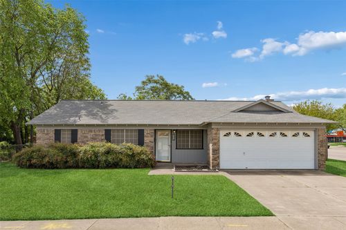 500 E Bovell St, Crowley, TX, 76036-2802 | Card Image