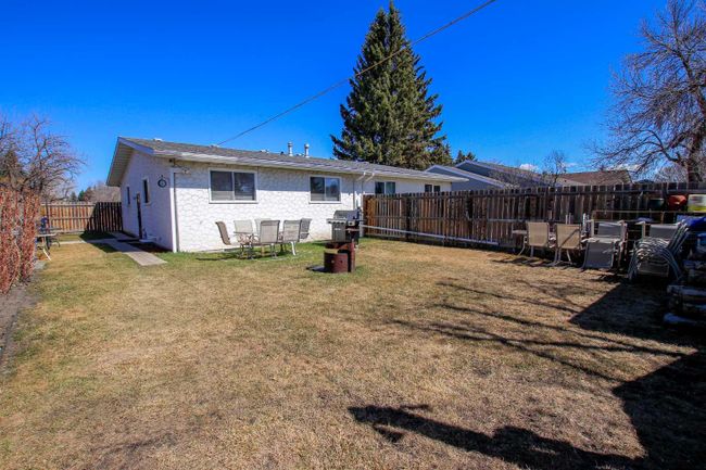 3813 50 A Street, Home with 3 bedrooms, 1 bathrooms and 3 parking in Red Deer AB | Image 38