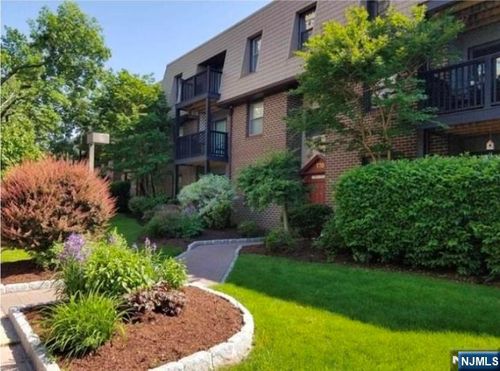 570 North Ave, Fort Lee, NJ, 07024-2573 | Card Image