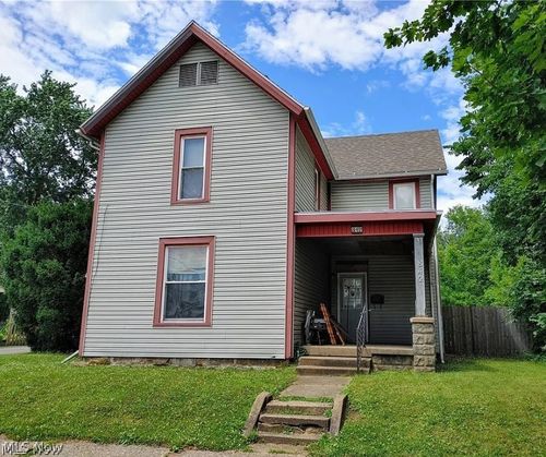 842 Locust St, Coshocton, OH, 43812-1262 | Card Image