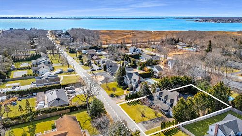 18 Landing Ln, Southampton, NY, 11968-4405 | Card Image