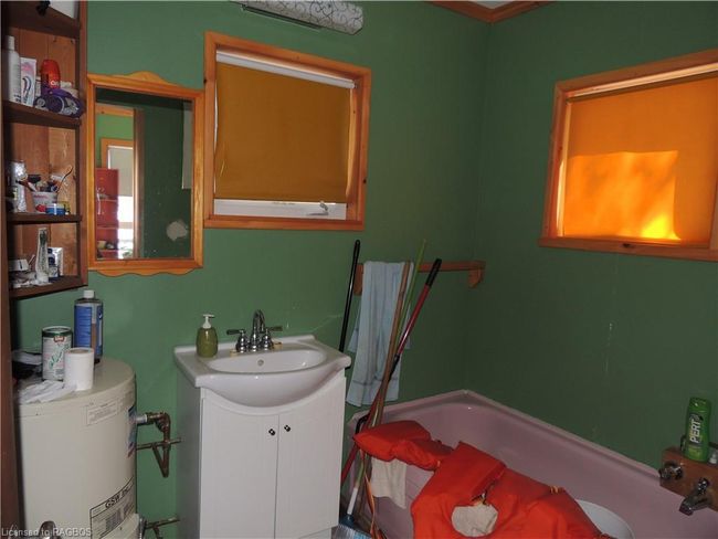 240 Point Rd, House other with 3 bedrooms, 1 bathrooms and 7 parking in Flesherton ON | Image 20