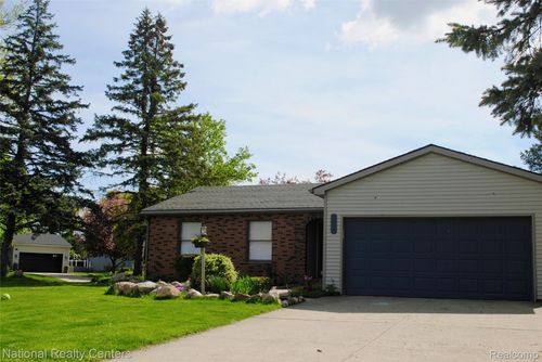 2056 Baywood Dr, Wixom, MI, 48393-1114 | Card Image