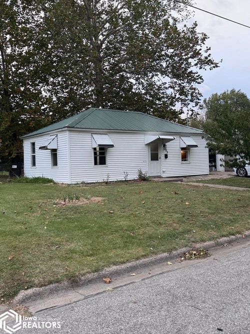 745 Pocahontas Ln, Ottumwa, IA, 52501-4022 | Card Image