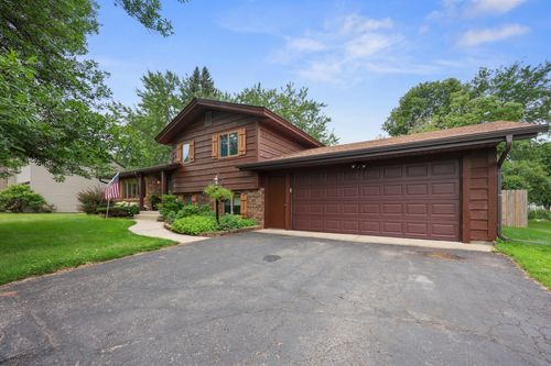 935 Julie Dr, Saint Cloud, MN, 56303-0916 | Card Image