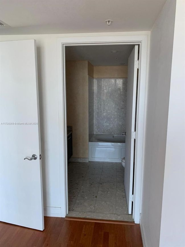 APT-2505 - 185 Sw 7 Th St, Condo with 1 bedrooms, 2 bathrooms and null parking in Miami FL | Image 16