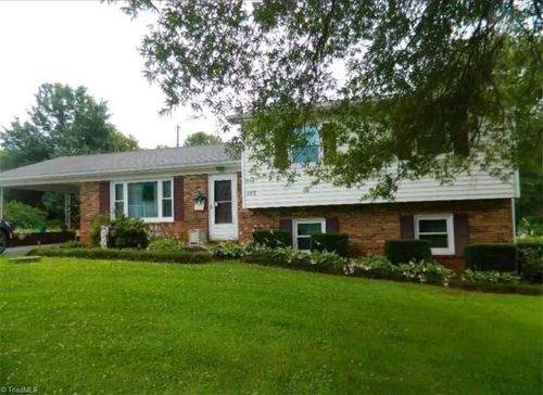 123 Old Brintle St, Mount Airy, NC, 27030-5970 | Card Image