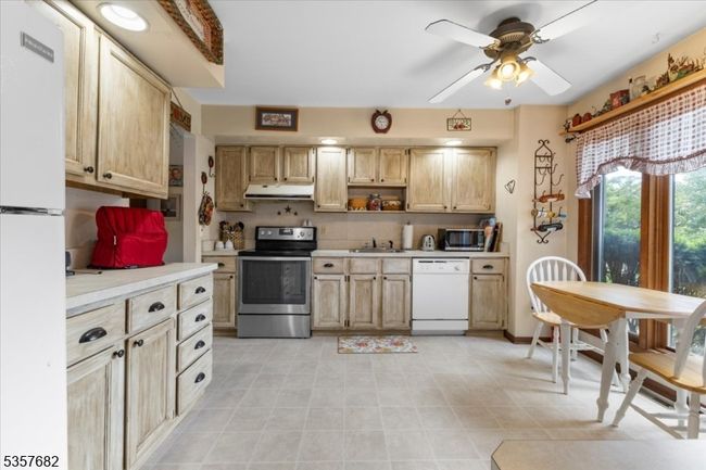 287 Cheyenne Rd, Townhouse with 3 bedrooms, 2 bathrooms and null parking in Lafayette NJ | Image 4