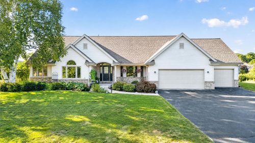 W6281 Saint Andrews Ct, Plymouth, WI, 53073-2710 | Card Image