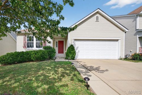 535 Country Chase Dr, Lake St Louis, MO, 63367-5847 | Card Image
