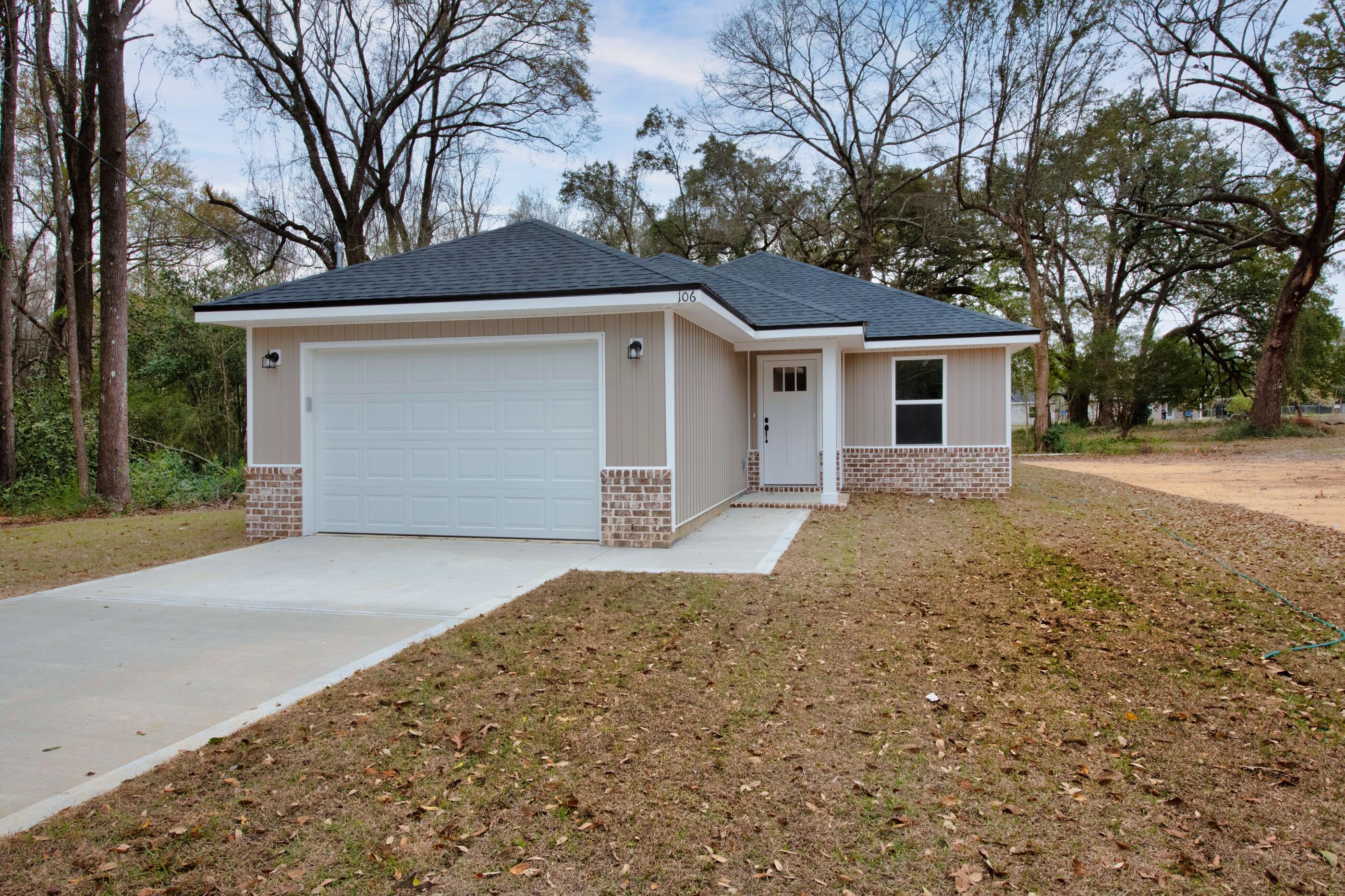 Magnolia Ct, Crestview, FL 32536