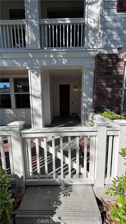 201 Sklar St, Ladera Ranch, CA, 92694-0805 | Card Image