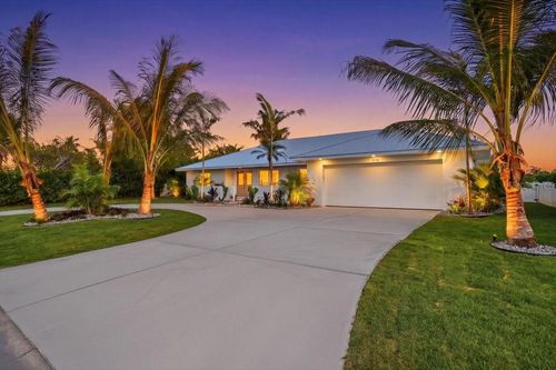 618 Gladstone Ln, HOLMES BEACH, FL, 34217-1222 | Card Image