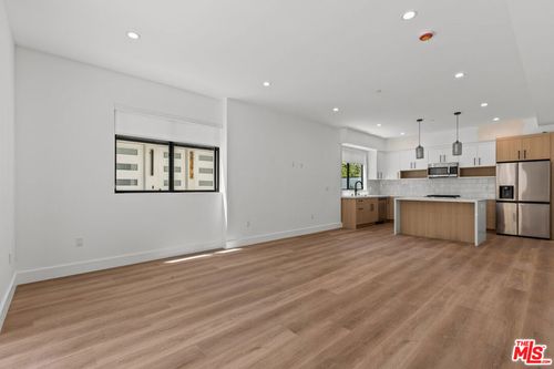 5841 Kester Ave, Van Nuys, CA, 91411-3014 | Card Image