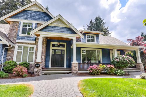 352 St James Cres, West Vancouver, BC, V7S1J8 | Card Image