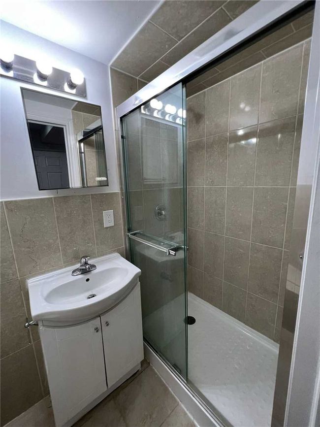 404 Hansen Rd N, House attached with 4 bedrooms, 4 bathrooms and 4 parking in Brampton ON | Image 36