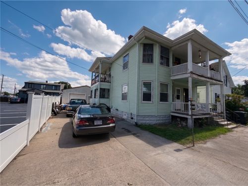 27 Short St, Pawtucket, RI, 02861-2113 | Card Image