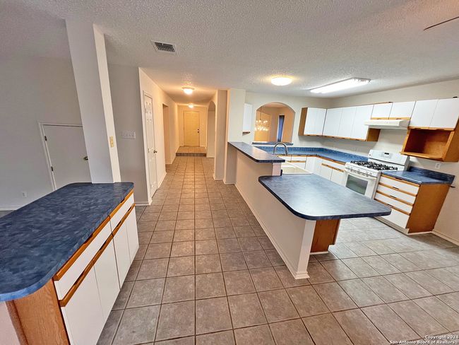 7514 Autumn Ledge, House other with 4 bedrooms, 3 bathrooms and null parking in Converse TX | Image 9