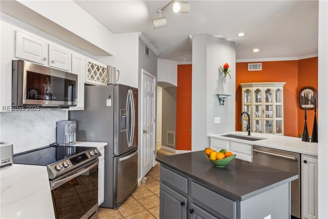 APT-1922 - 4 Indigo Run Dr, Condo with 3 bedrooms, 2 bathrooms and null parking in Hilton Head Island SC | Image 26