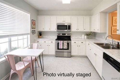 1005 Fairfax Dr, Tuscaloosa, AL, 35406-2818 | Card Image