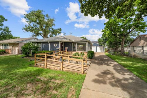 1832 Highland Ave, Salina, KS, 67401-6521 | Card Image