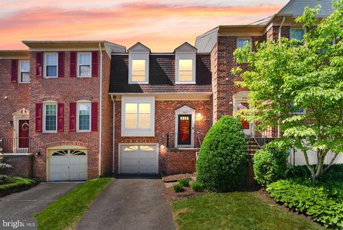 7877 Hampton Village Pass, ANNANDALE, VA, 22003-1570 | Card Image