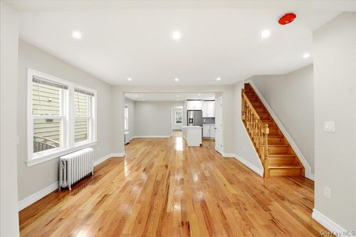 110-28 213th St, Queens Village, NY, 11429-1816 | Card Image