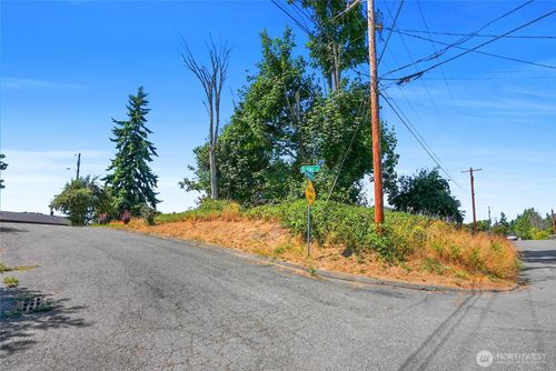 1 Hawthorne St, Everett, WA, 98201 | Card Image